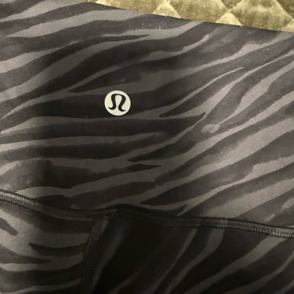Lululemon Wunder Train High Rise Short 8" Le Tigre Camo Deep Coal Multi Size 6 - Picture 5 of 7